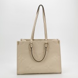 Louis Vuitton(LV) OnTheGo Tote Monogram Empreinte Giant MM — thumbnail 3