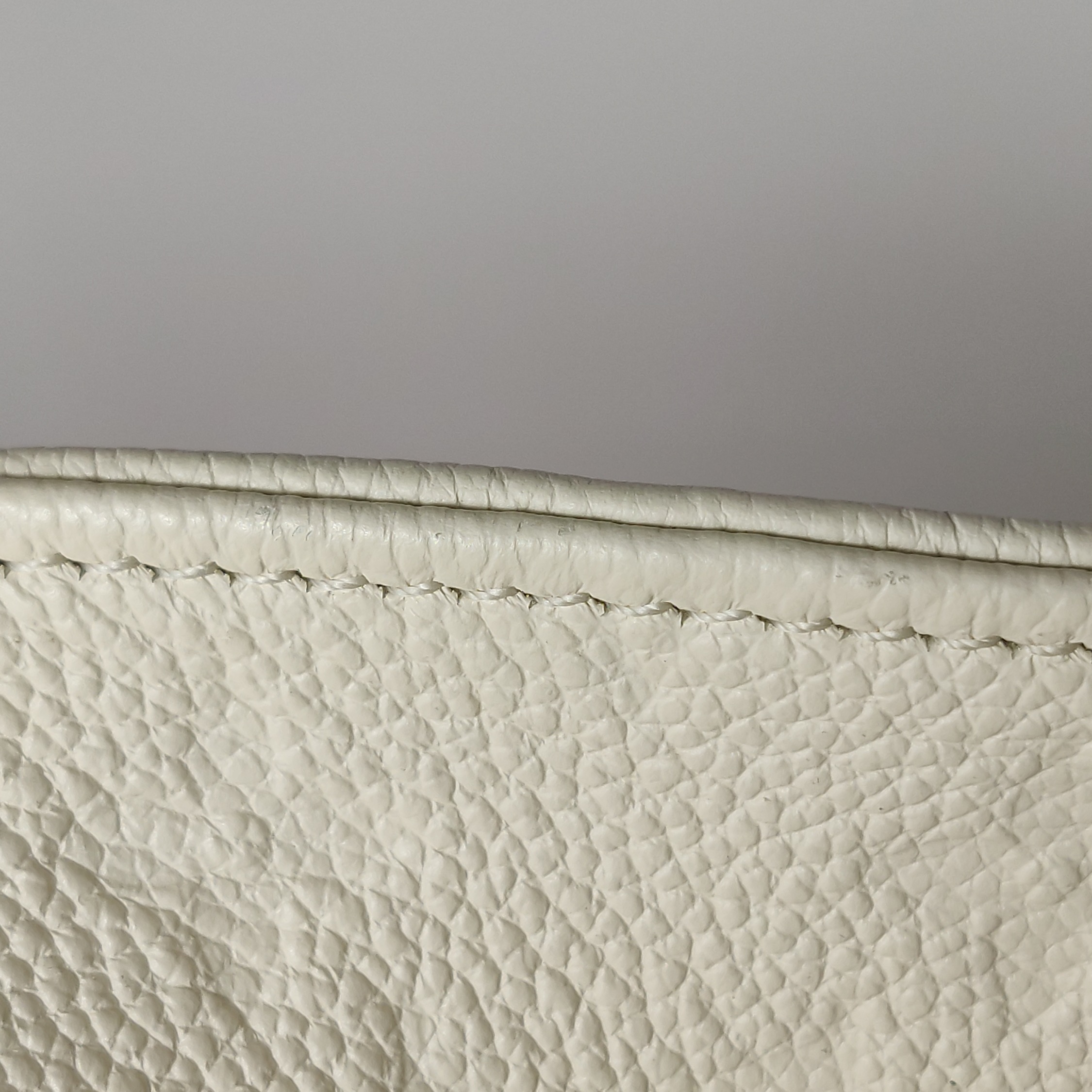 Louis Vuitton(LV) OnTheGo Tote Monogram Empreinte Giant MM — photo 13 of 15