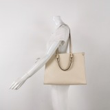 Louis Vuitton(LV) OnTheGo Tote Monogram Empreinte Giant MM — thumbnail 2