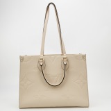 Louis Vuitton(LV) OnTheGo Tote Monogram Empreinte Giant MM — thumbnail 3