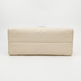 Louis Vuitton(LV) OnTheGo Tote Monogram Empreinte Giant MM — thumbnail 6