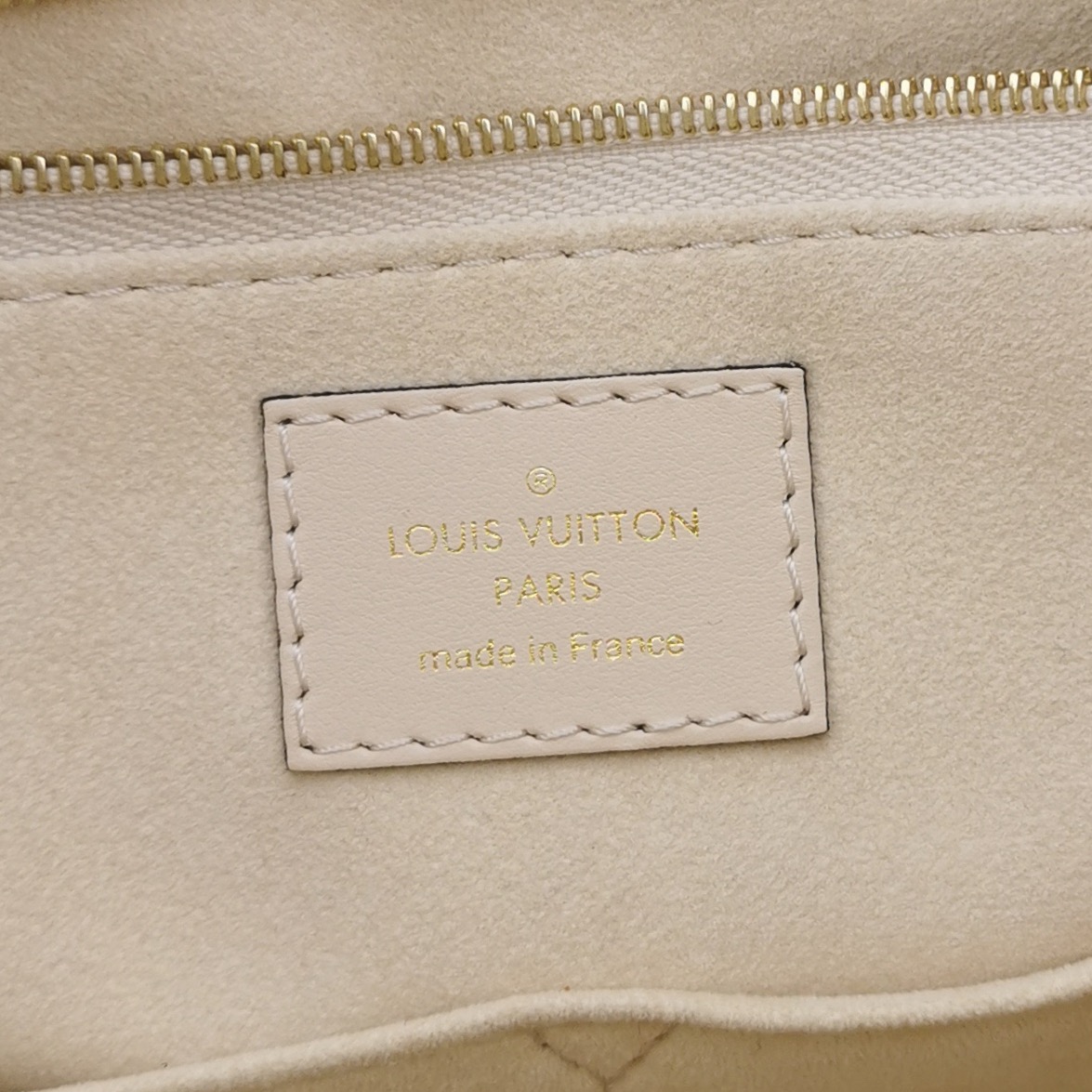 Louis Vuitton(LV) OnTheGo Tote Monogram Empreinte Giant MM — photo 8 of 15