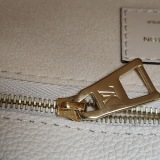 Louis Vuitton(LV) OnTheGo Tote Monogram Empreinte Giant MM — thumbnail 9