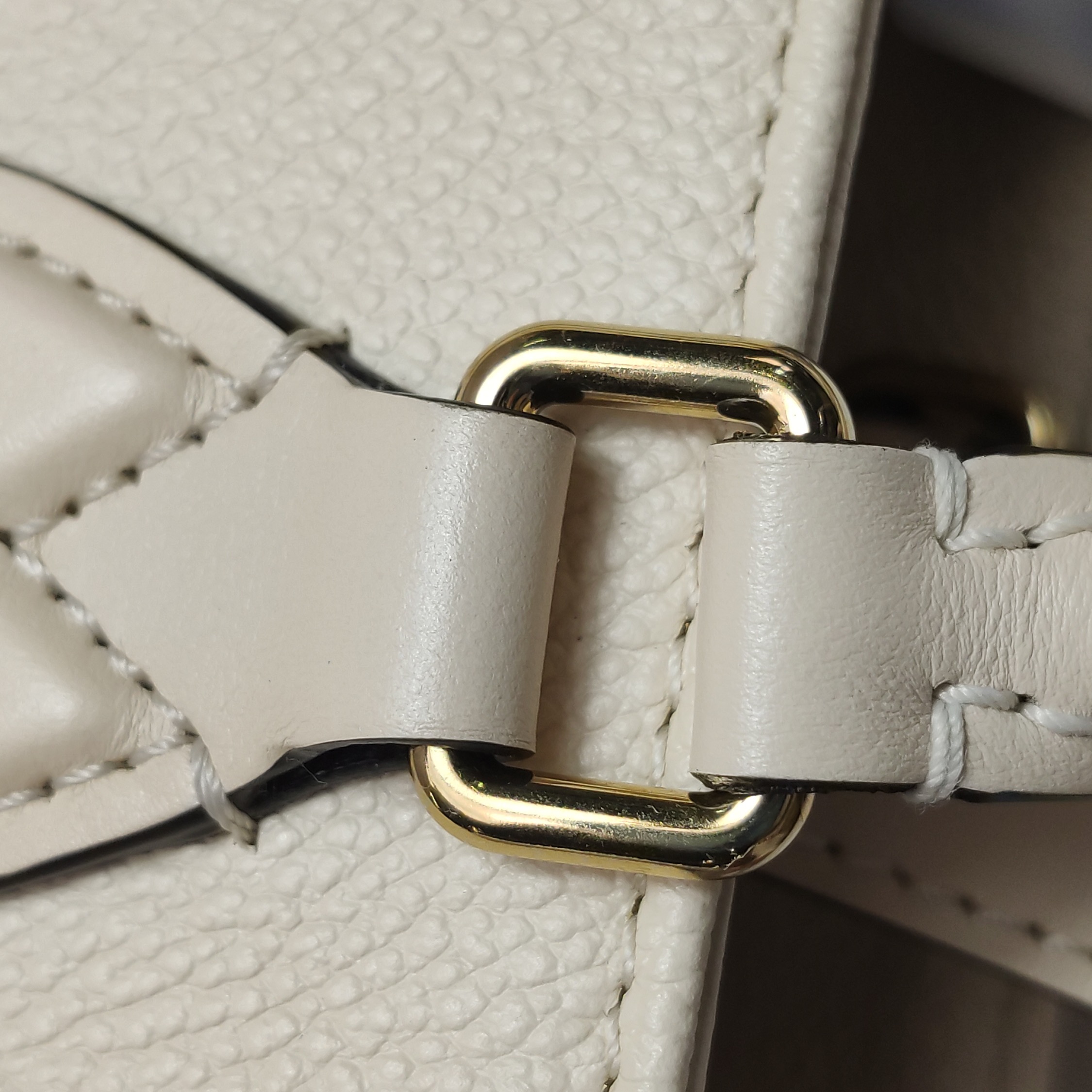 Louis Vuitton(LV) OnTheGo Tote Monogram Empreinte Giant MM — photo 11 of 15