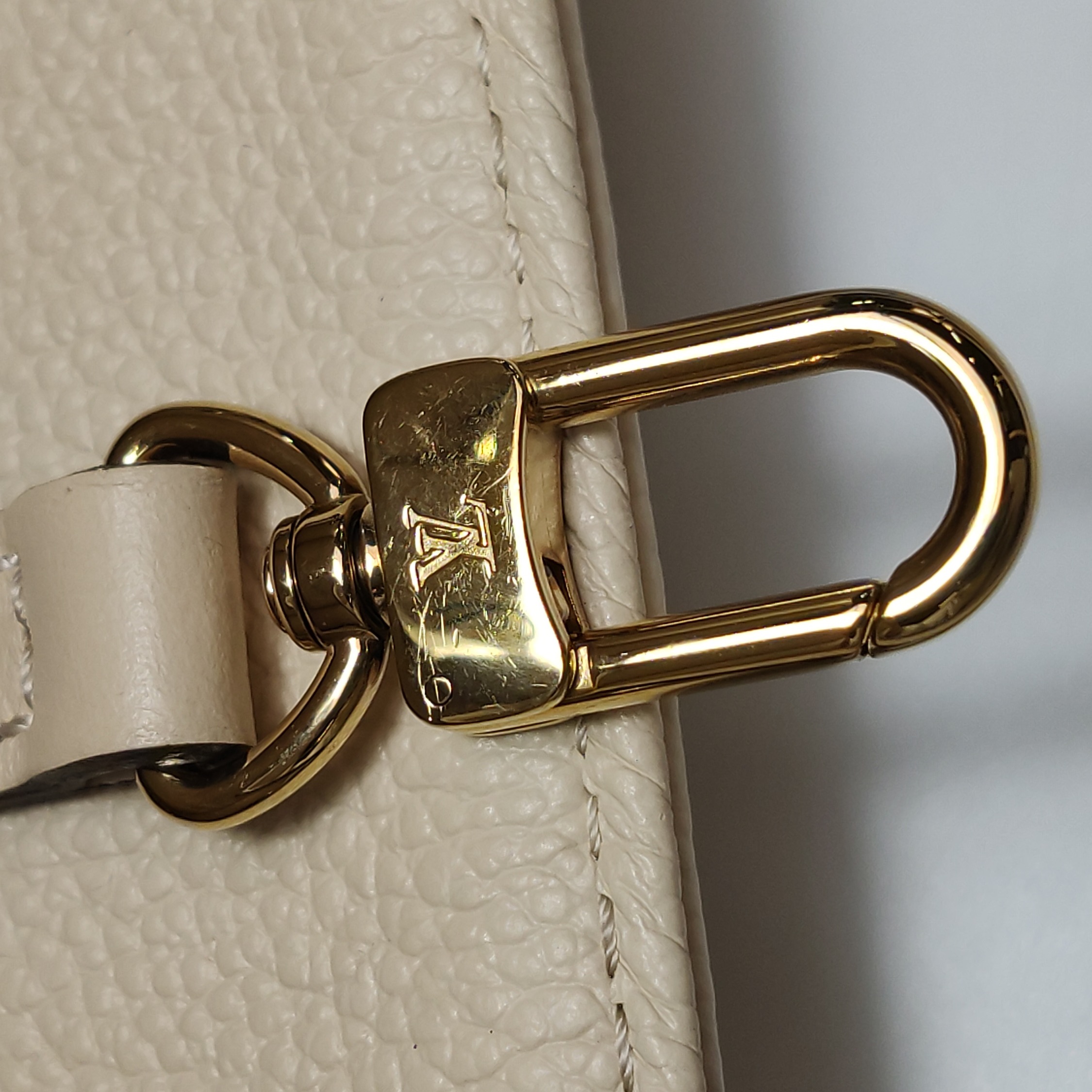 Louis Vuitton(LV) OnTheGo Tote Monogram Empreinte Giant MM — photo 10 of 15