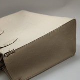 Louis Vuitton(LV) OnTheGo Tote Monogram Empreinte Giant MM — thumbnail 15