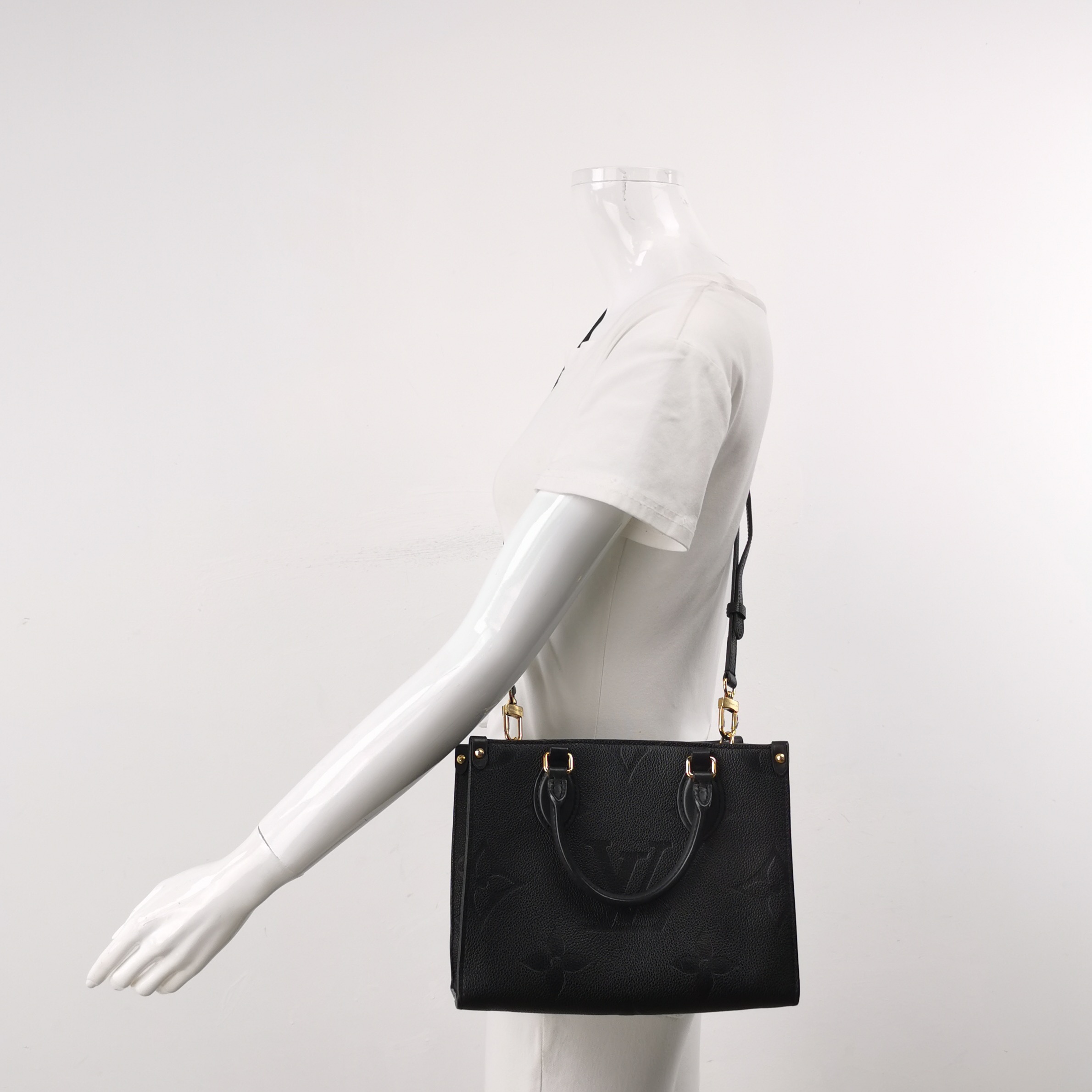 Louis Vuitton(LV) OnTheGo Tote Monogram Empreinte Giant PM — alternate view