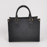 Louis Vuitton(LV) OnTheGo Tote Monogram Empreinte Giant PM — thumbnail 5