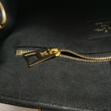 Louis Vuitton(LV) OnTheGo Tote Monogram Empreinte Giant PM — thumbnail 10
