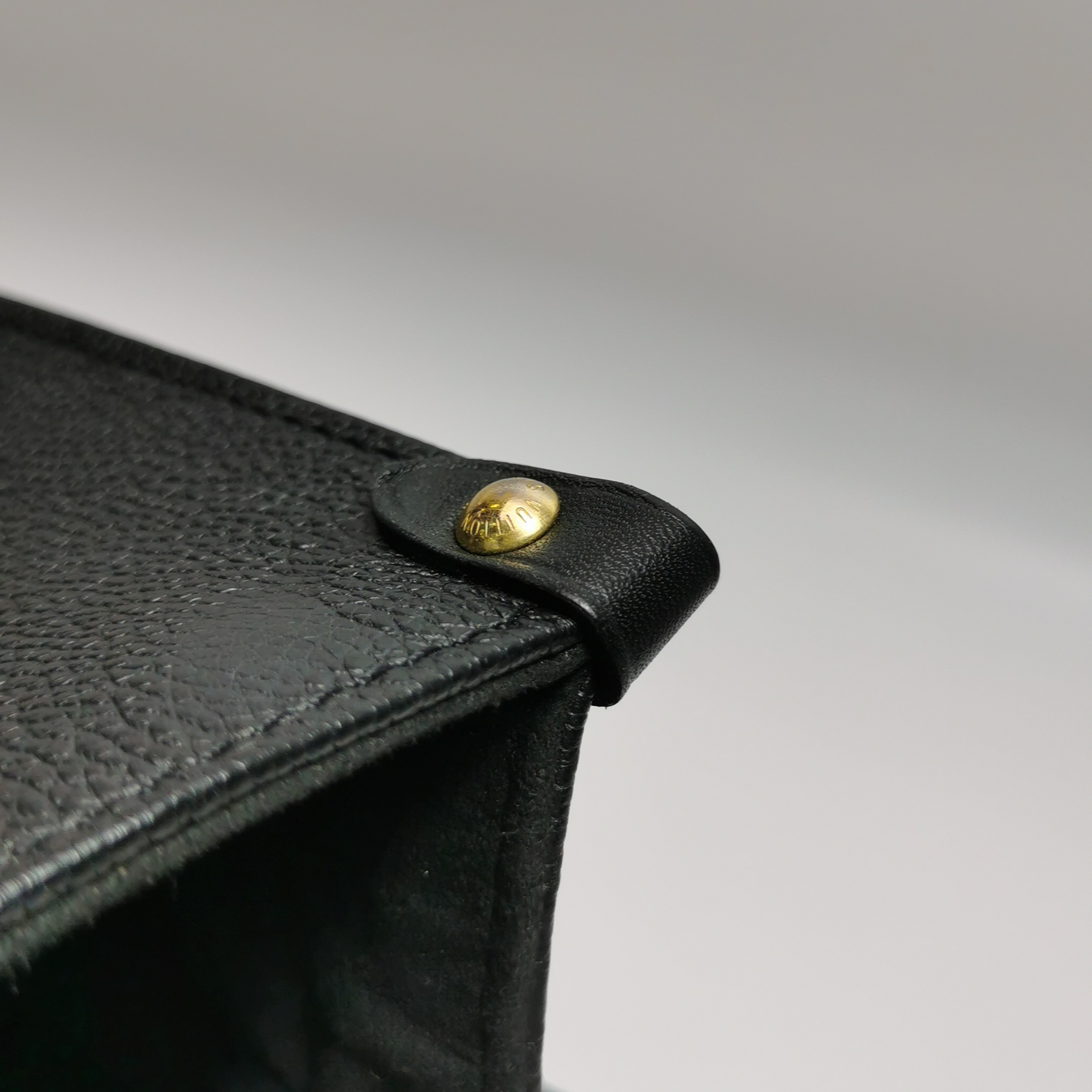 Louis Vuitton(LV) OnTheGo Tote Monogram Empreinte Giant PM — photo 15 of 15