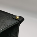 Louis Vuitton(LV) OnTheGo Tote Monogram Empreinte Giant PM — thumbnail 15