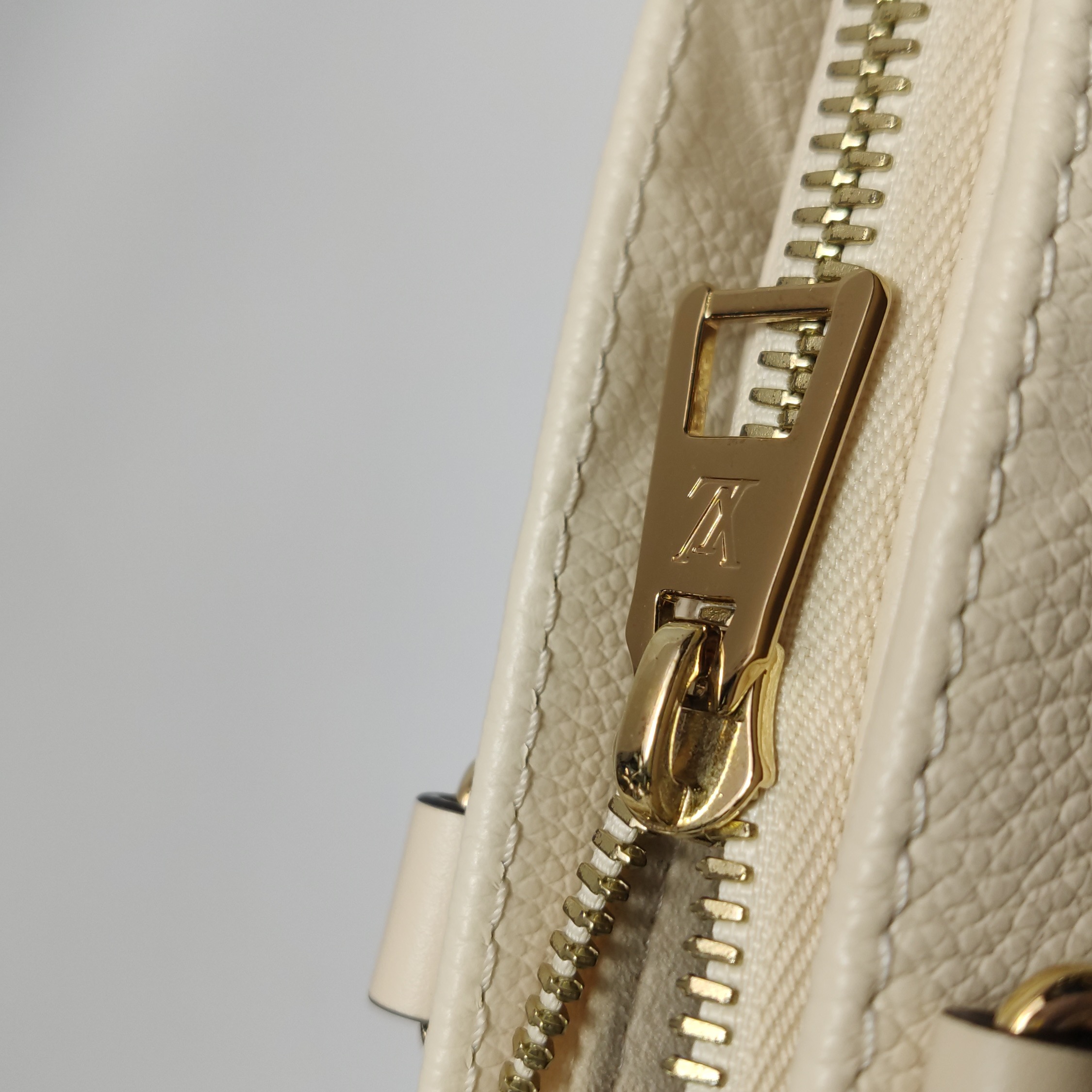 Louis Vuitton(LV) OnTheGo Tote Monogram Empreinte Giant East West — photo 14 of 15