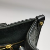 Louis Vuitton(LV) OnTheGo Tote Monogram Empreinte Giant PM — thumbnail 9