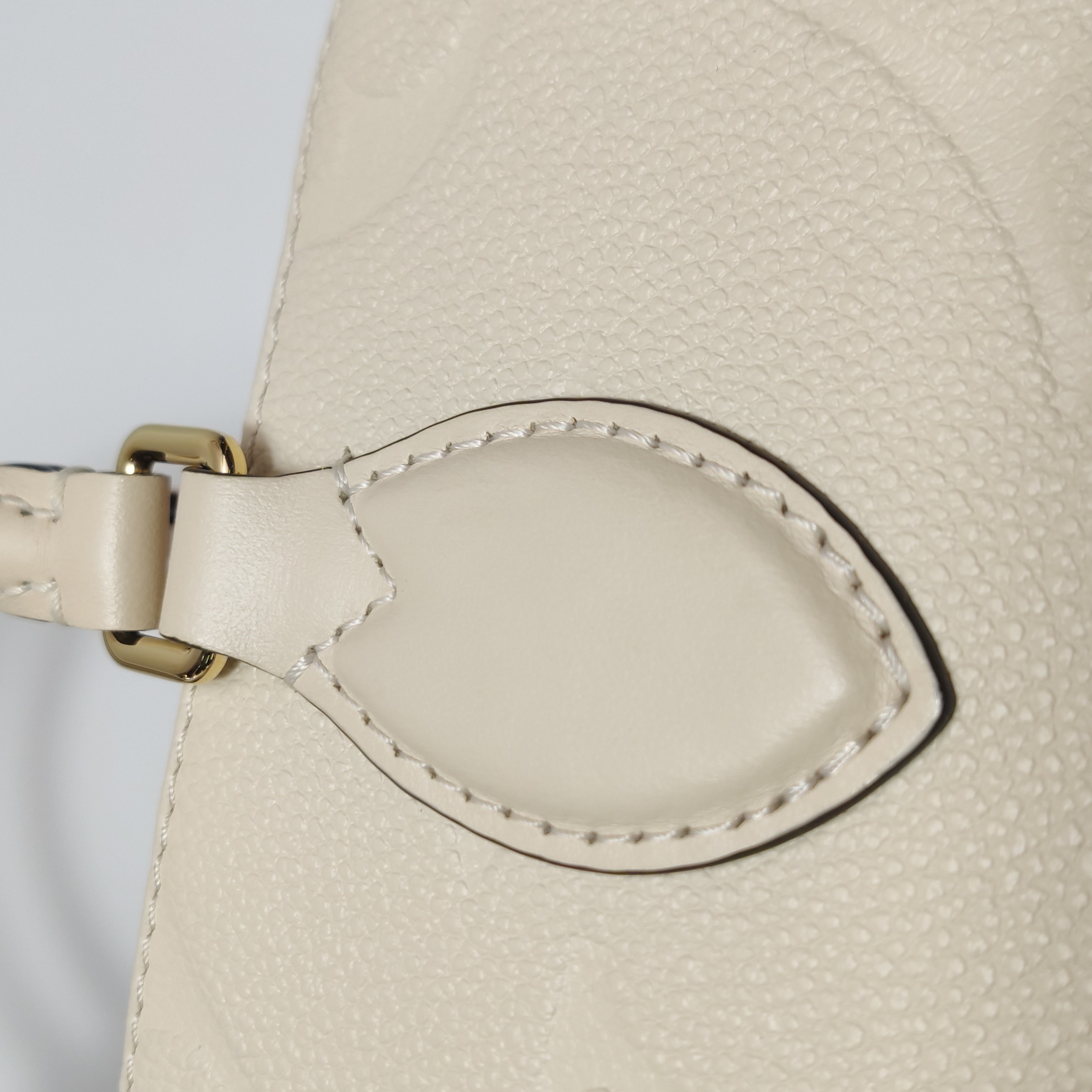 Louis Vuitton(LV) OnTheGo Tote Monogram Empreinte Giant East West — photo 15 of 15