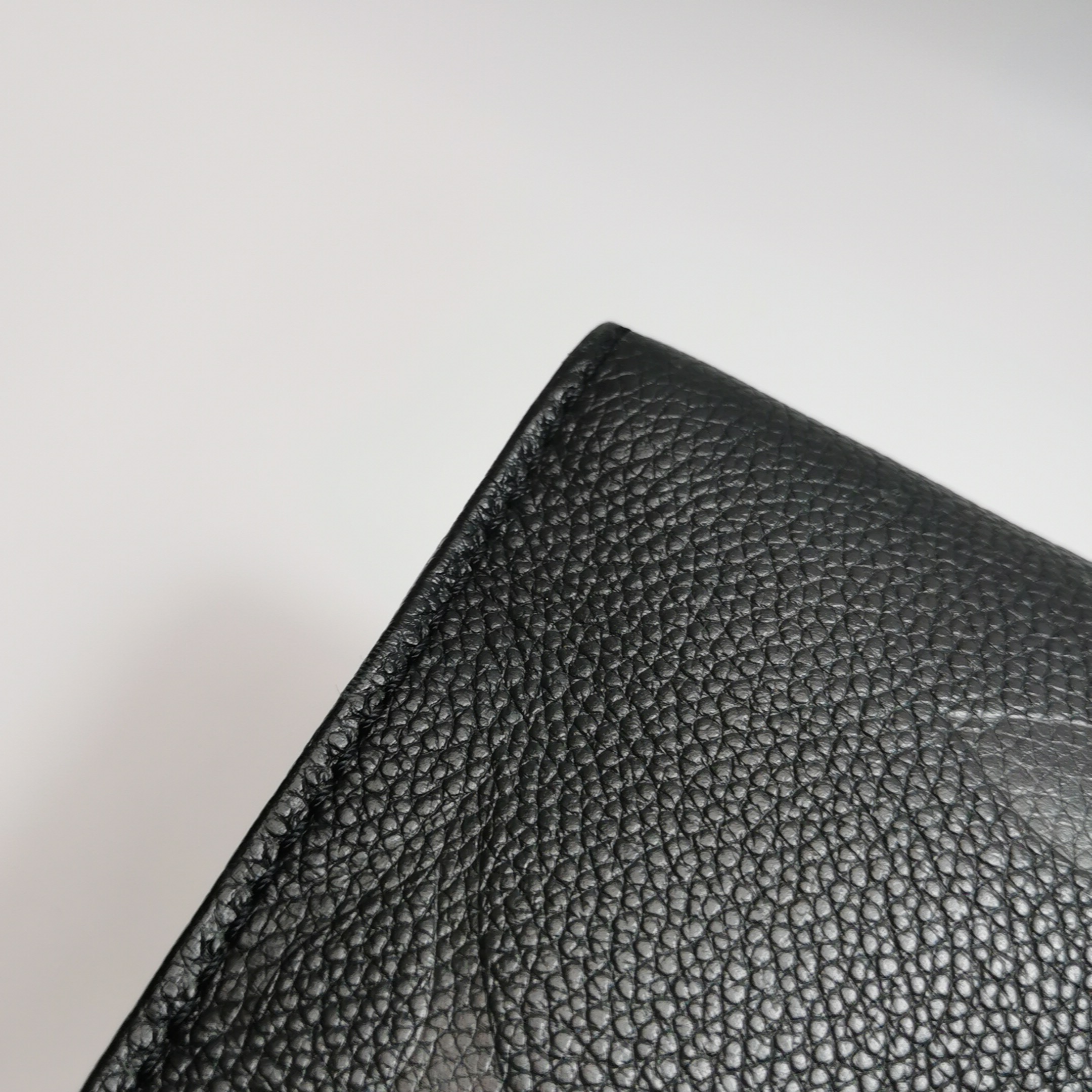 Louis Vuitton(LV) OnTheGo Tote Monogram Empreinte Giant PM — photo 12 of 15