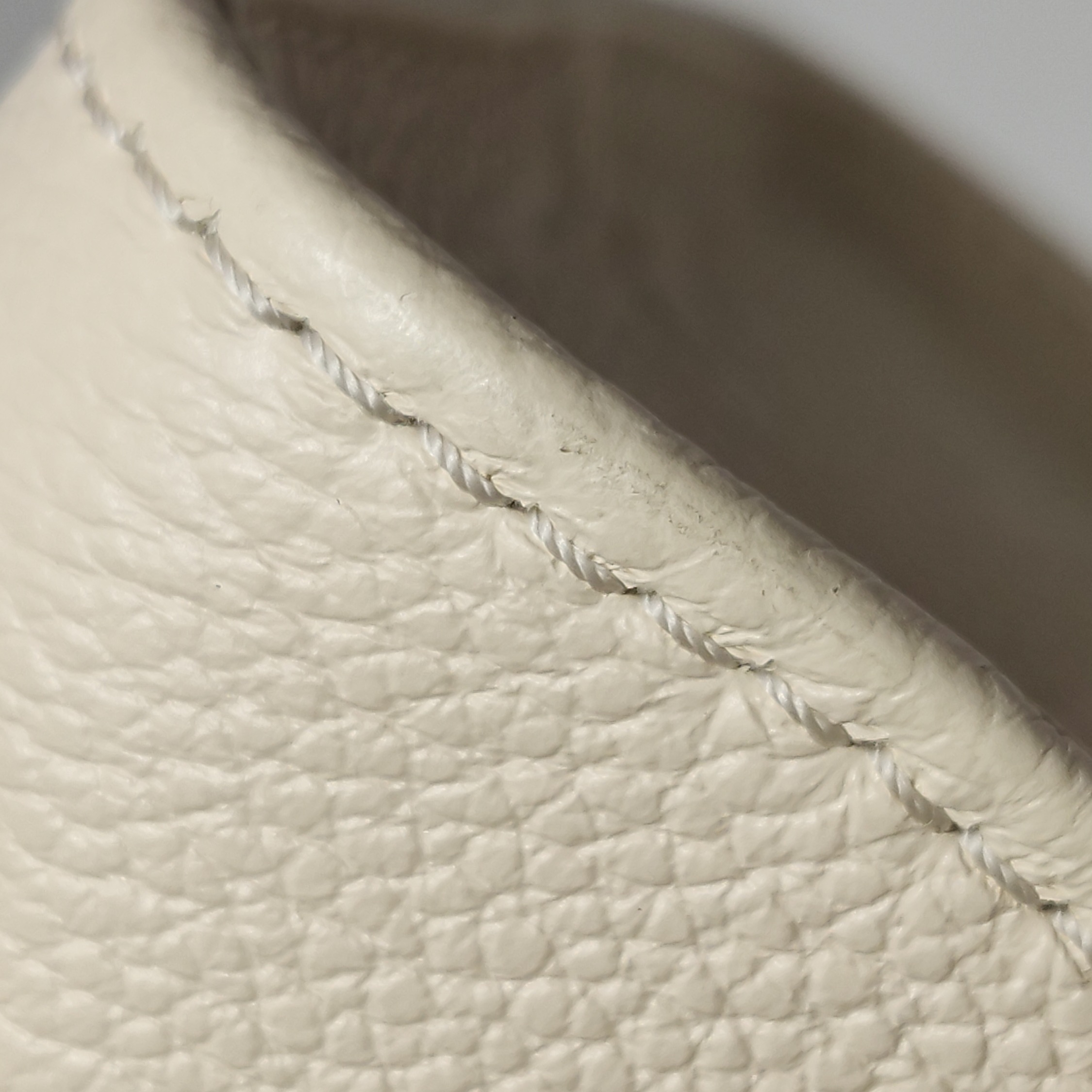 Louis Vuitton(LV) OnTheGo Tote Monogram Empreinte Giant East West — photo 13 of 15