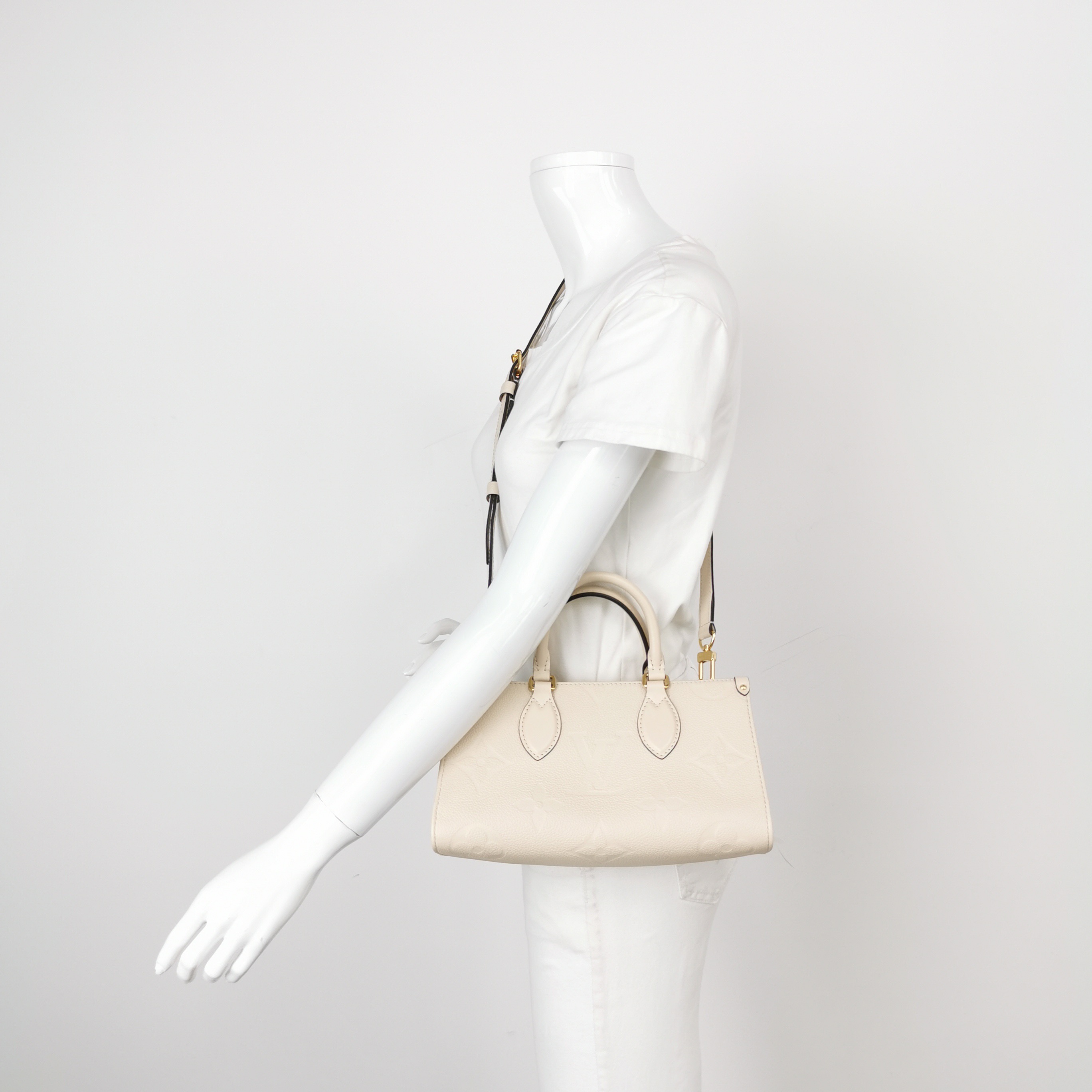 Louis Vuitton(LV) OnTheGo Tote Monogram Empreinte Giant East West — alternate view