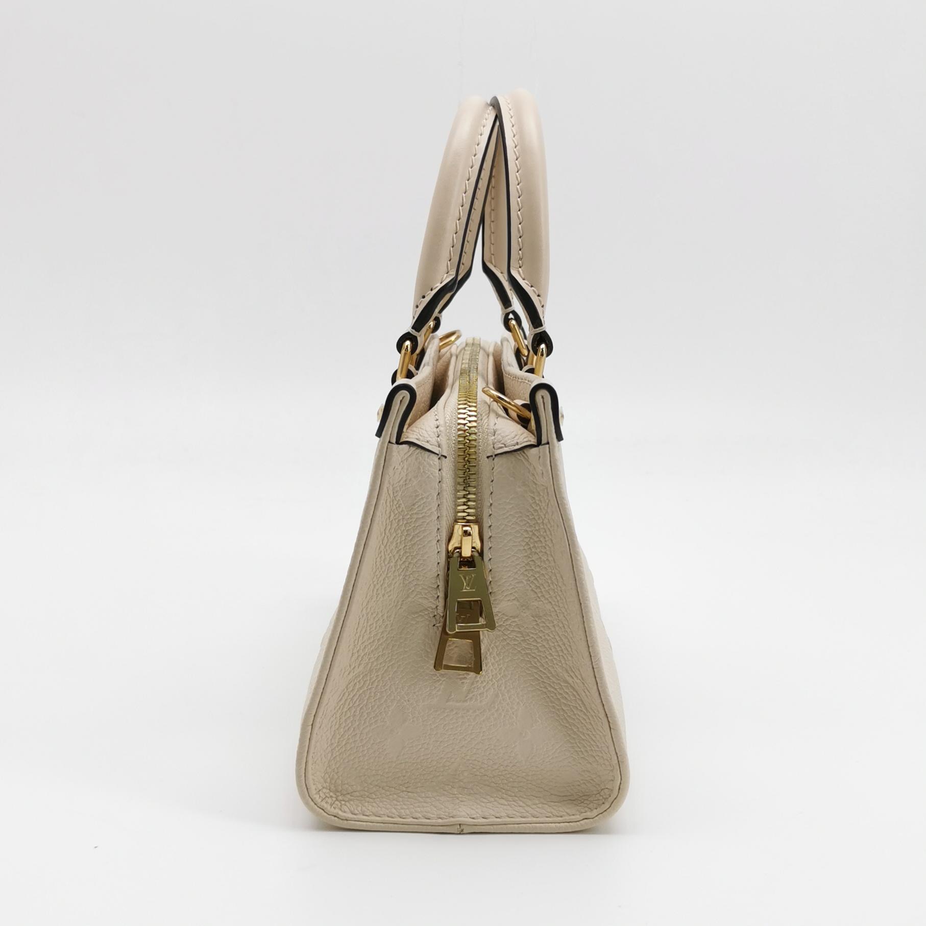 Louis Vuitton(LV) OnTheGo Tote Monogram Empreinte Giant East West — photo 4 of 13