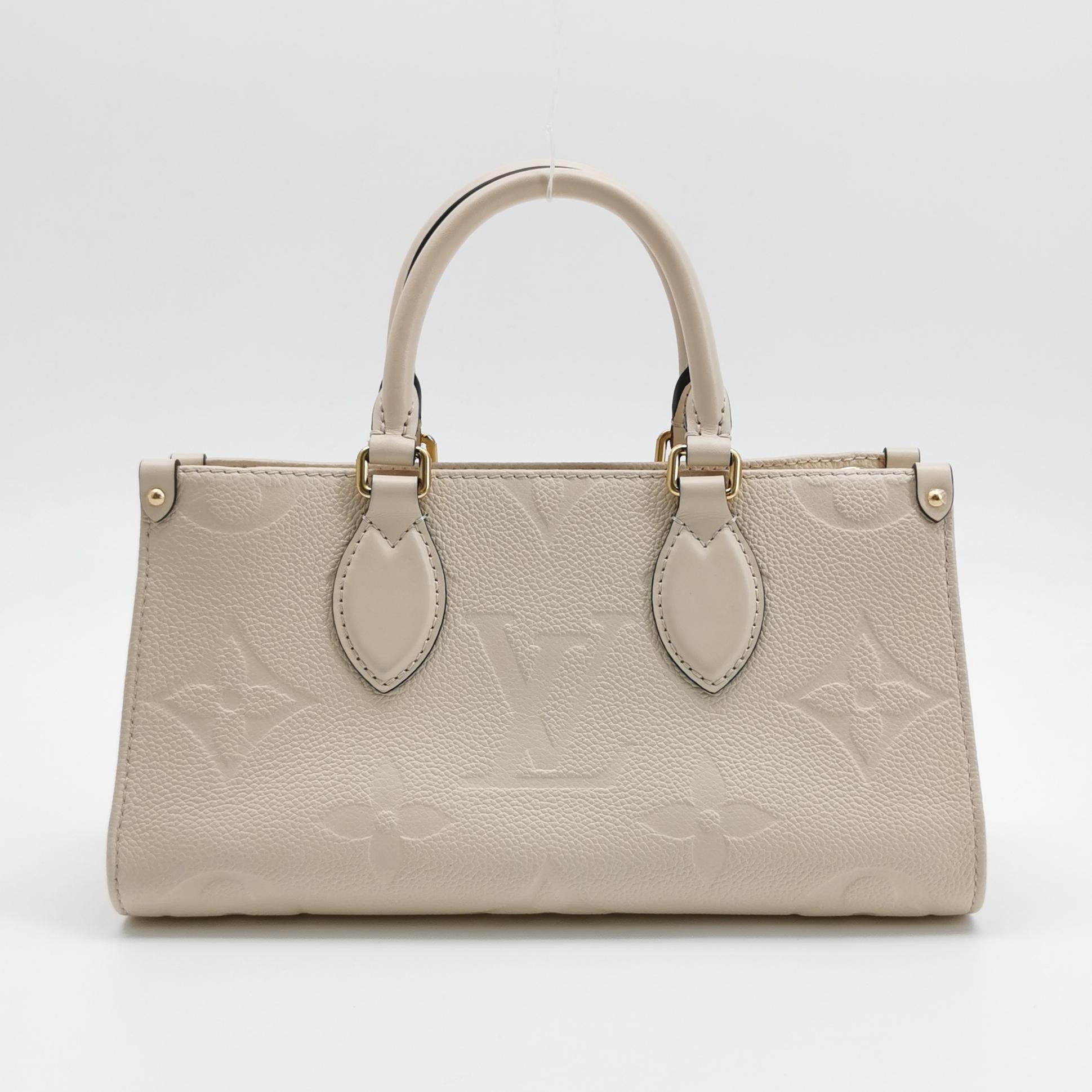 Louis Vuitton(LV) OnTheGo Tote Monogram Empreinte Giant East West — photo 3 of 13