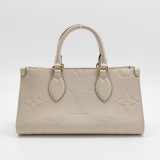 Louis Vuitton(LV) OnTheGo Tote Monogram Empreinte Giant East West — thumbnail 3