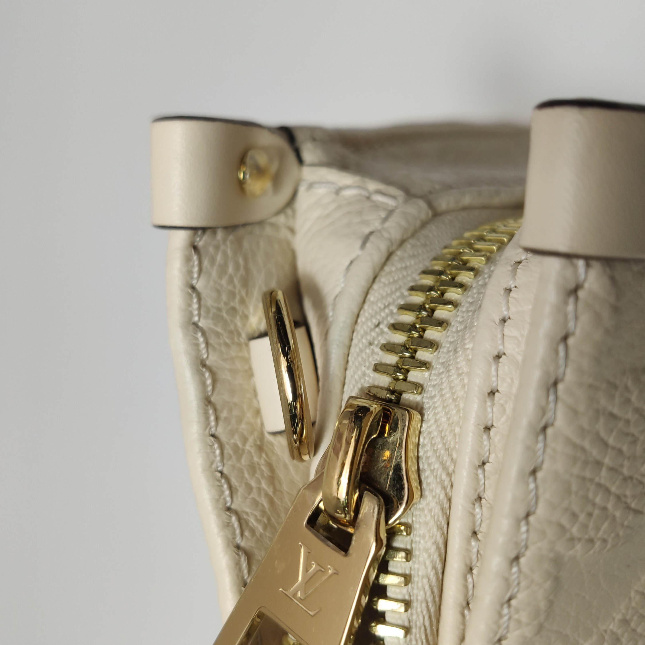 Louis Vuitton(LV) OnTheGo Tote Monogram Empreinte Giant East West — photo 9 of 13