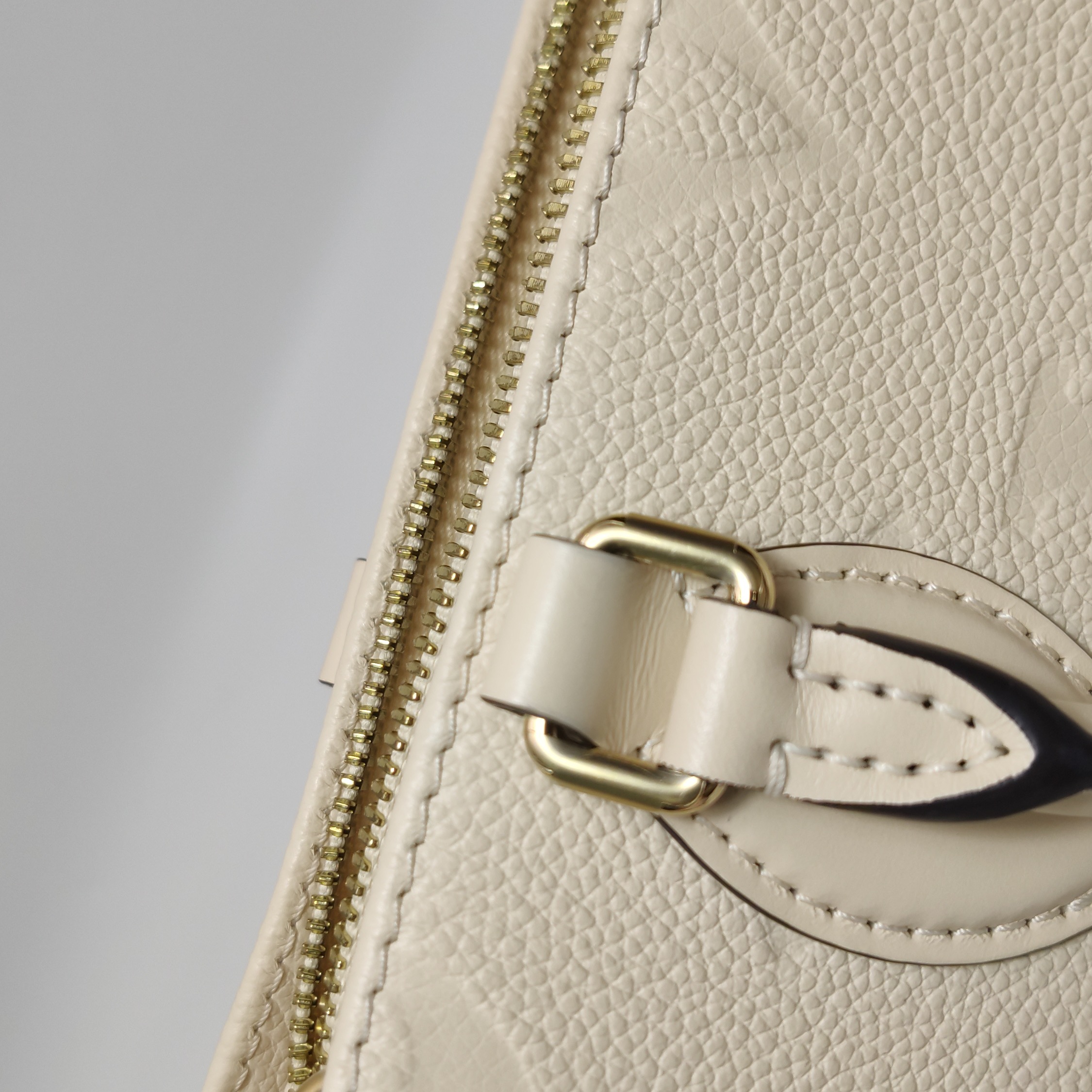 Louis Vuitton(LV) OnTheGo Tote Monogram Empreinte Giant East West — photo 12 of 13