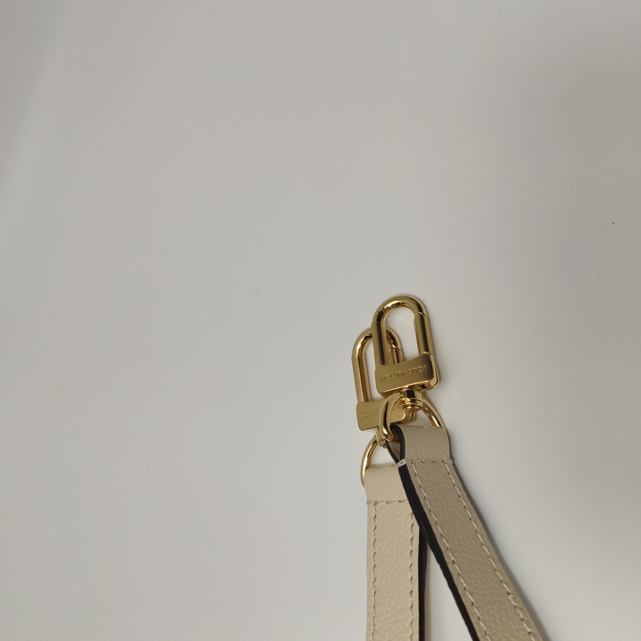 Louis Vuitton(LV) OnTheGo Tote Monogram Empreinte Giant East West — photo 10 of 13