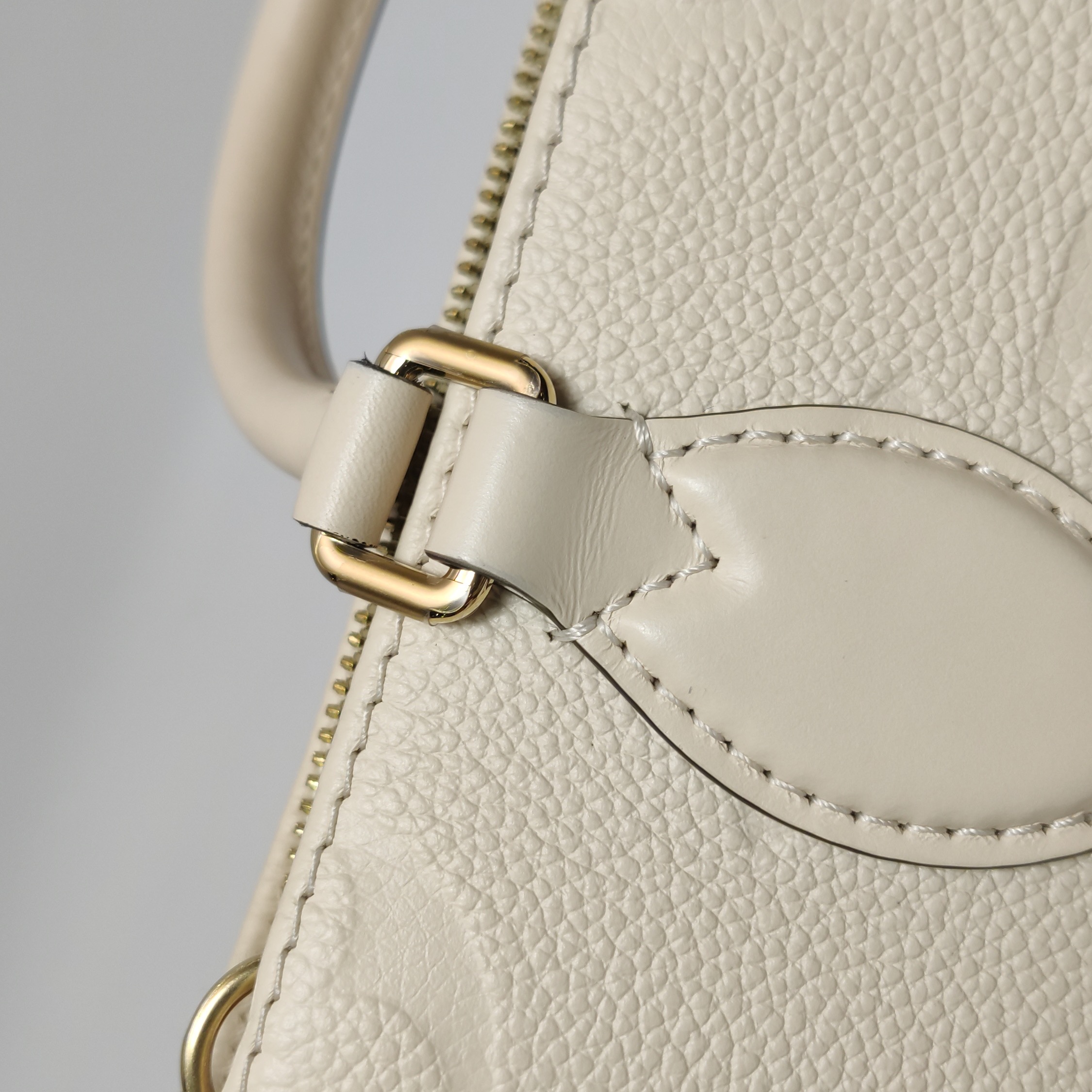 Louis Vuitton(LV) OnTheGo Tote Monogram Empreinte Giant East West — photo 11 of 13