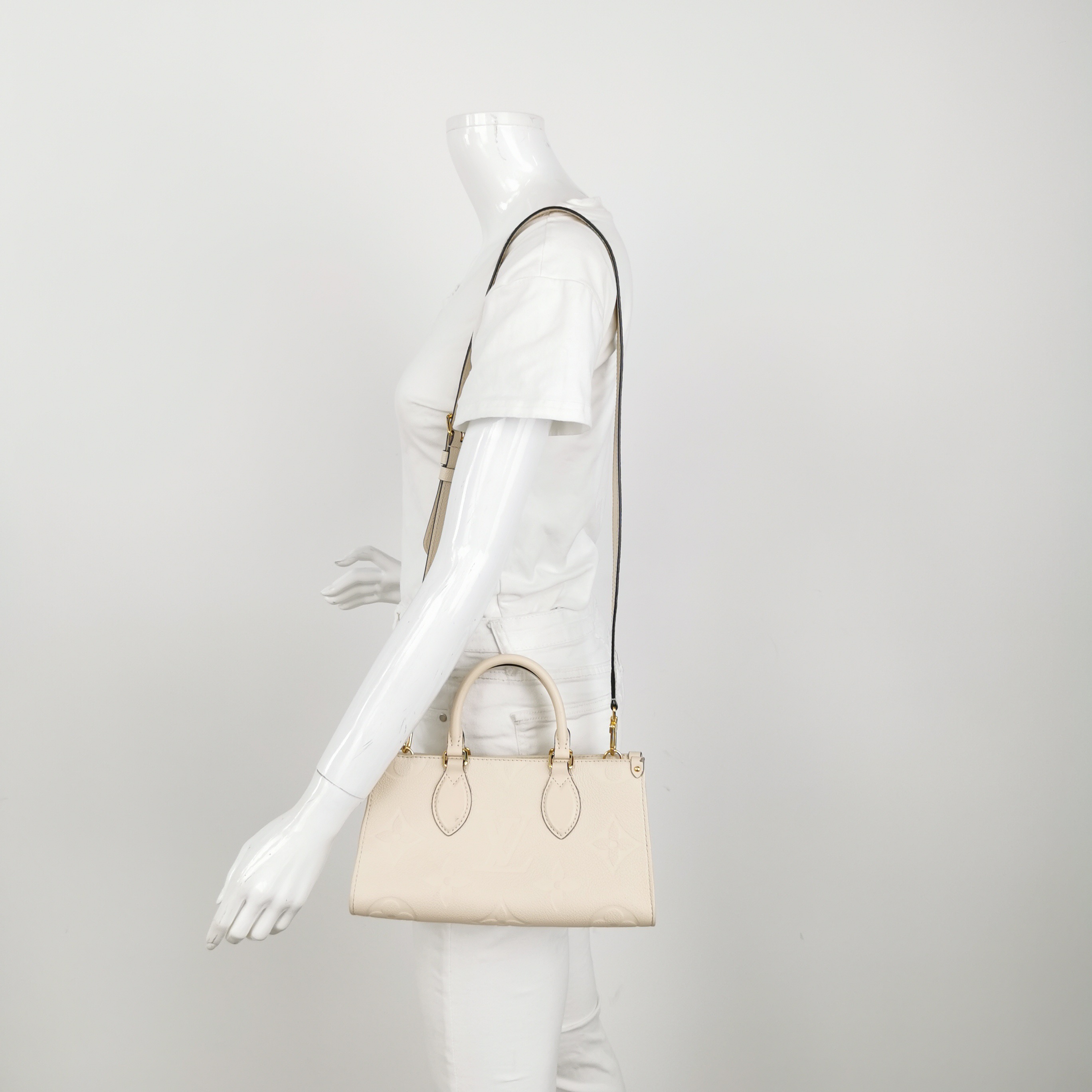 Louis Vuitton(LV) OnTheGo Tote Monogram Empreinte Giant East West — alternate view