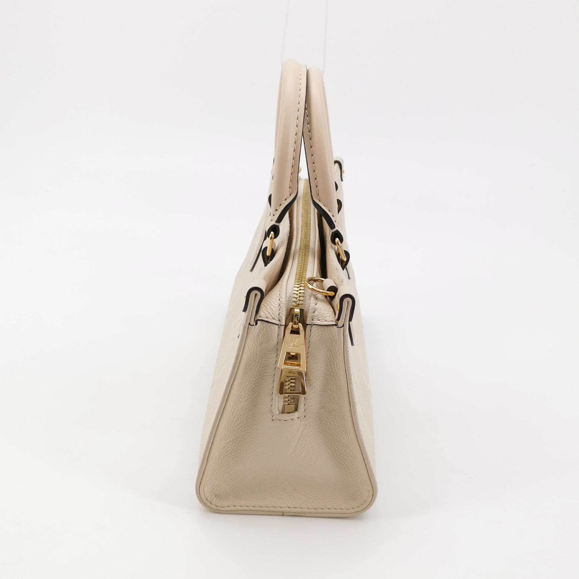 Louis Vuitton(LV) OnTheGo Tote Monogram Empreinte Giant East West — photo 4 of 17