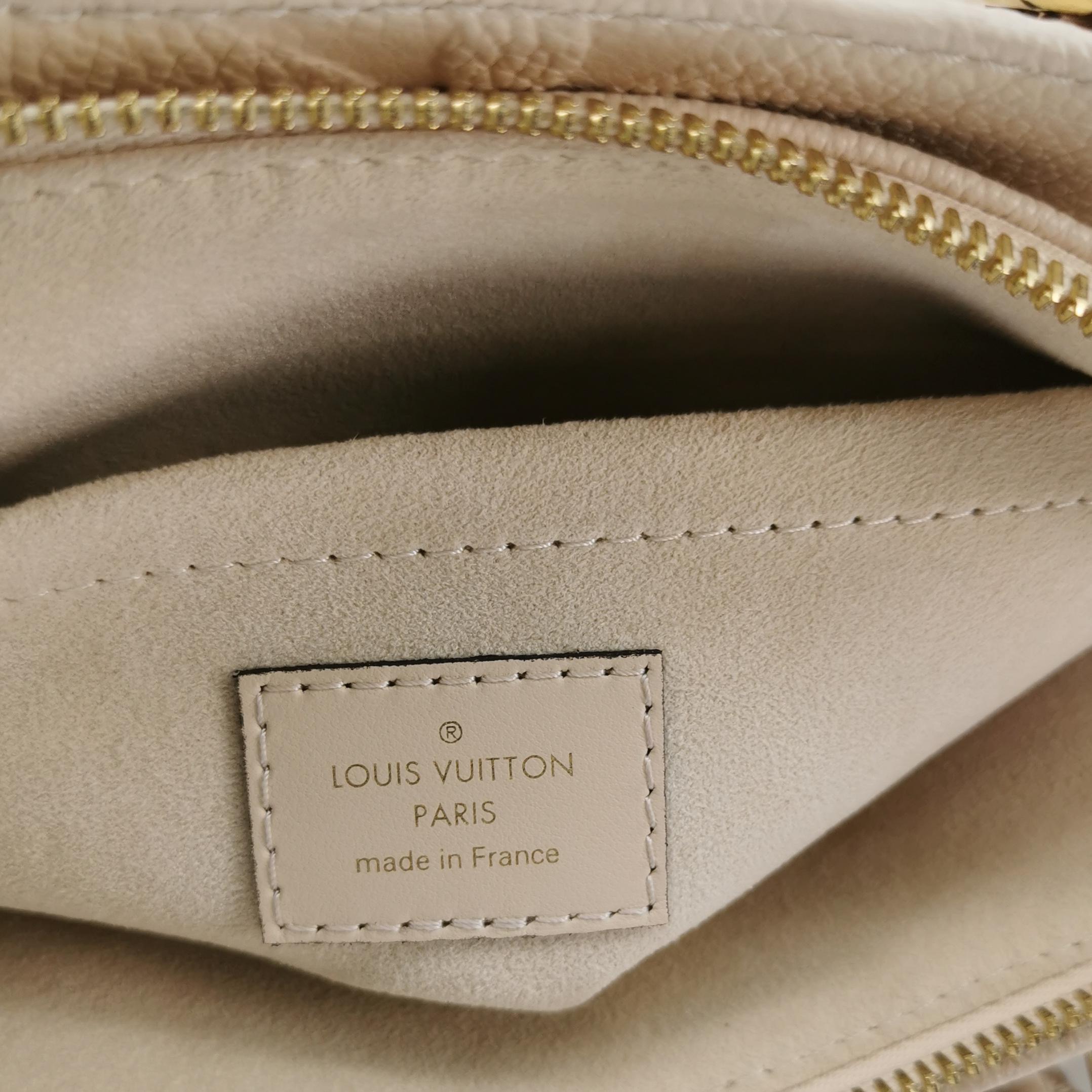 Louis Vuitton(LV) OnTheGo Tote Monogram Empreinte Giant East West — photo 8 of 17