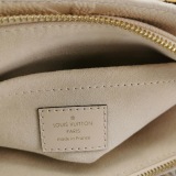 Louis Vuitton(LV) OnTheGo Tote Monogram Empreinte Giant East West — thumbnail 8