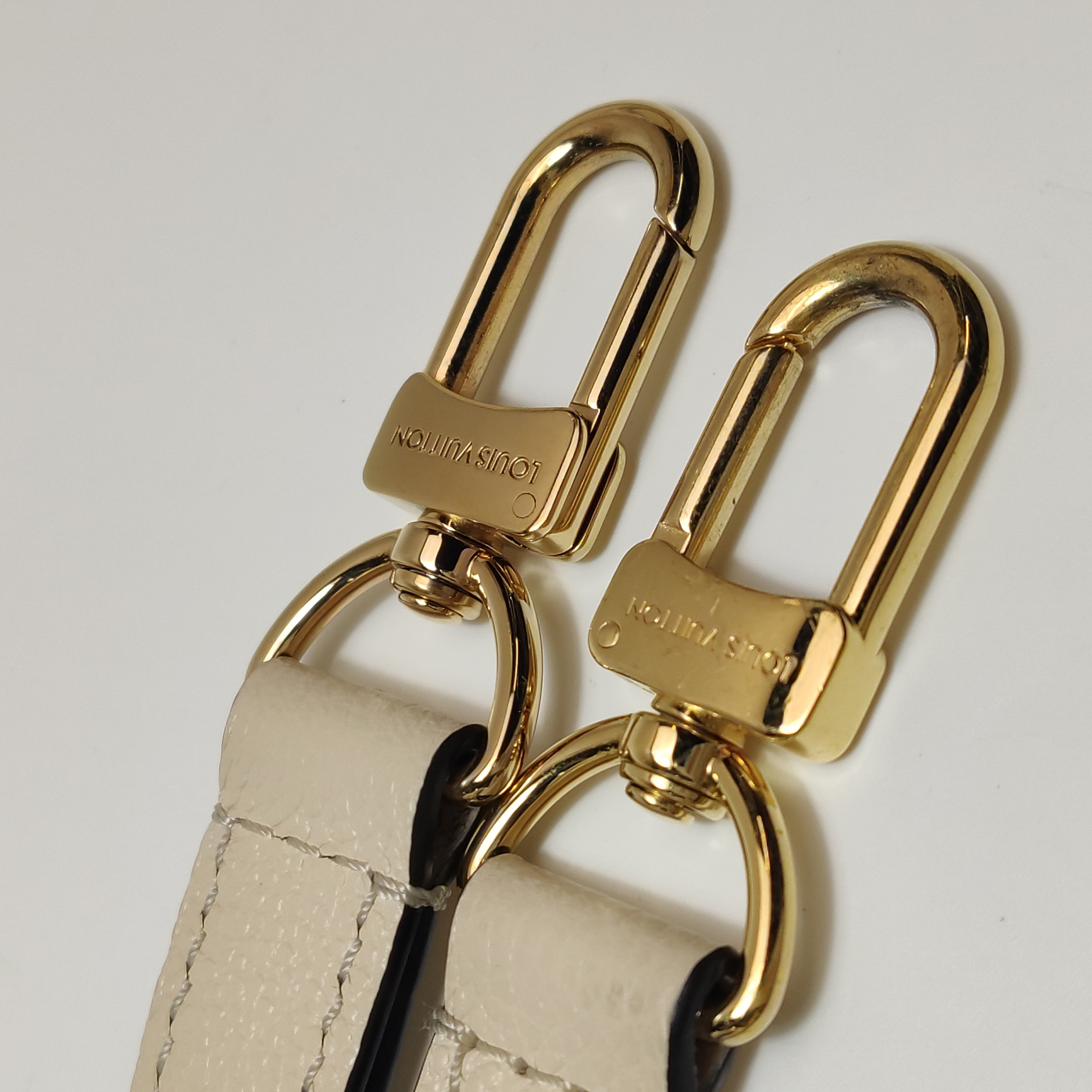 Louis Vuitton(LV) OnTheGo Tote Monogram Empreinte Giant East West — photo 10 of 17