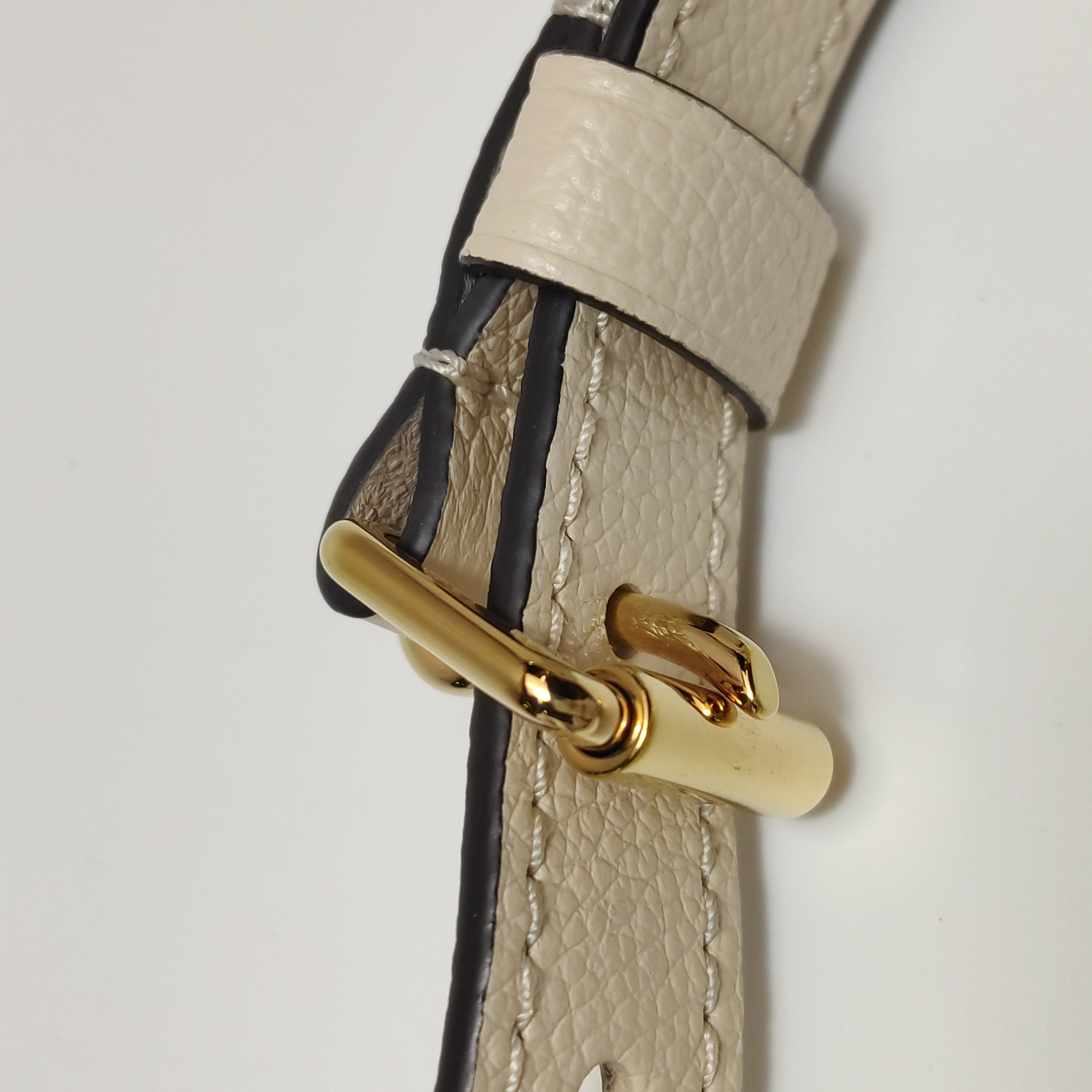 Louis Vuitton(LV) OnTheGo Tote Monogram Empreinte Giant East West — photo 11 of 17