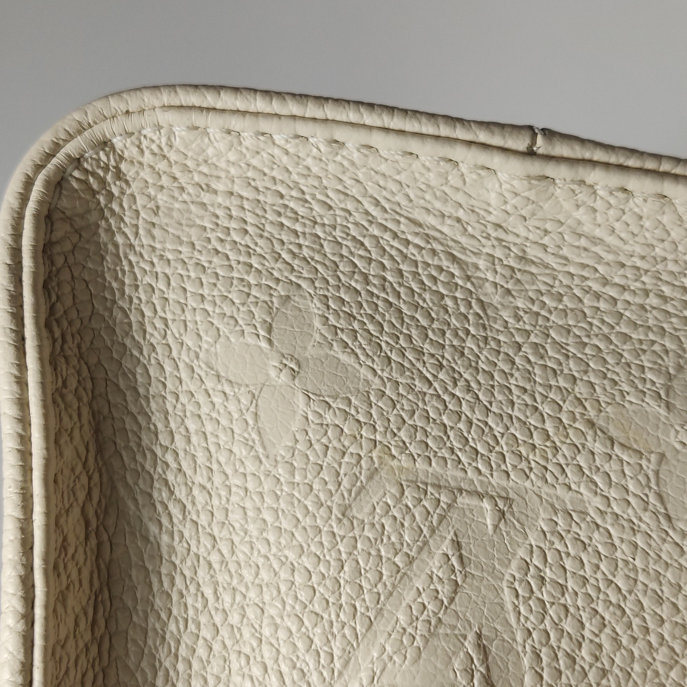 Louis Vuitton(LV) OnTheGo Tote Monogram Empreinte Giant East West — photo 15 of 17