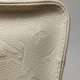 Louis Vuitton(LV) OnTheGo Tote Monogram Empreinte Giant East West — thumbnail 15