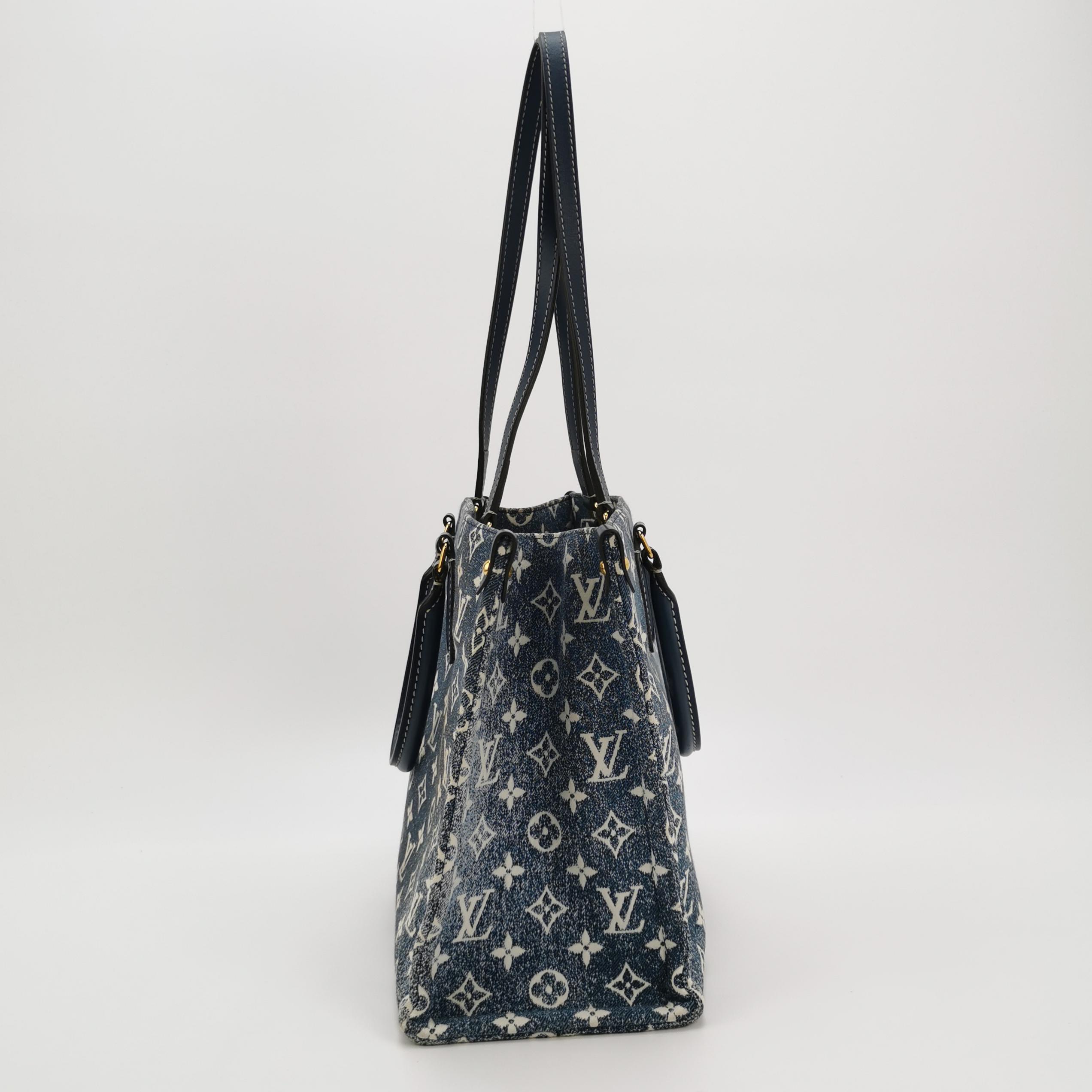 Louis Vuitton(LV) OnTheGo Tote Monogram Jacquard Denim MM — photo 4 of 16