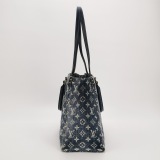 Louis Vuitton(LV) OnTheGo Tote Monogram Jacquard Denim MM — thumbnail 5