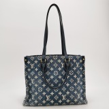 Louis Vuitton(LV) OnTheGo Tote Monogram Jacquard Denim MM — thumbnail 3