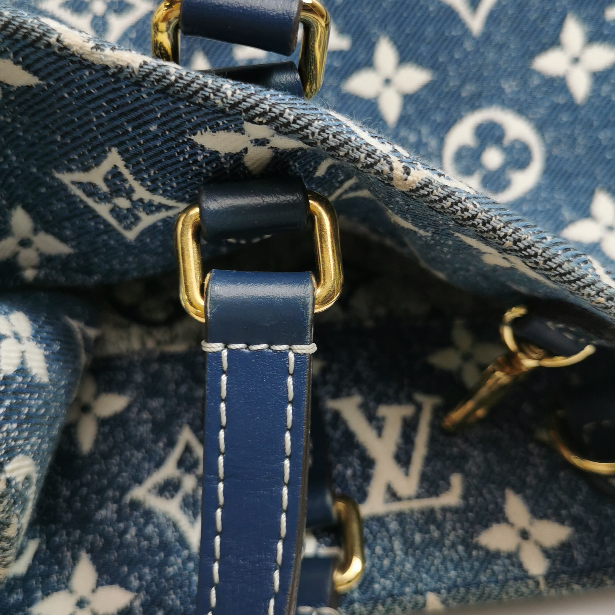 Louis Vuitton(LV) OnTheGo Tote Monogram Jacquard Denim MM — photo 12 of 16