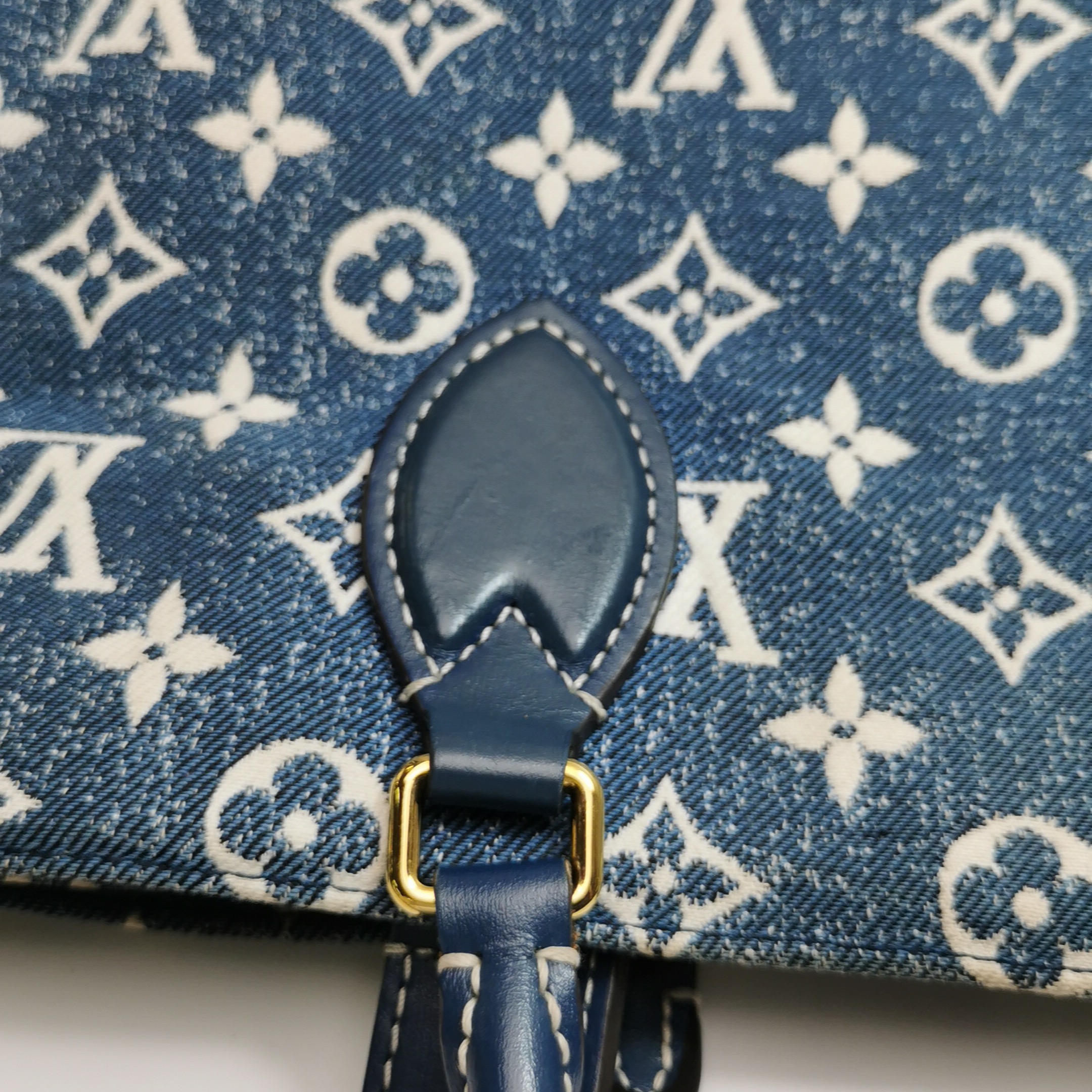 Louis Vuitton(LV) OnTheGo Tote Monogram Jacquard Denim MM — photo 10 of 16