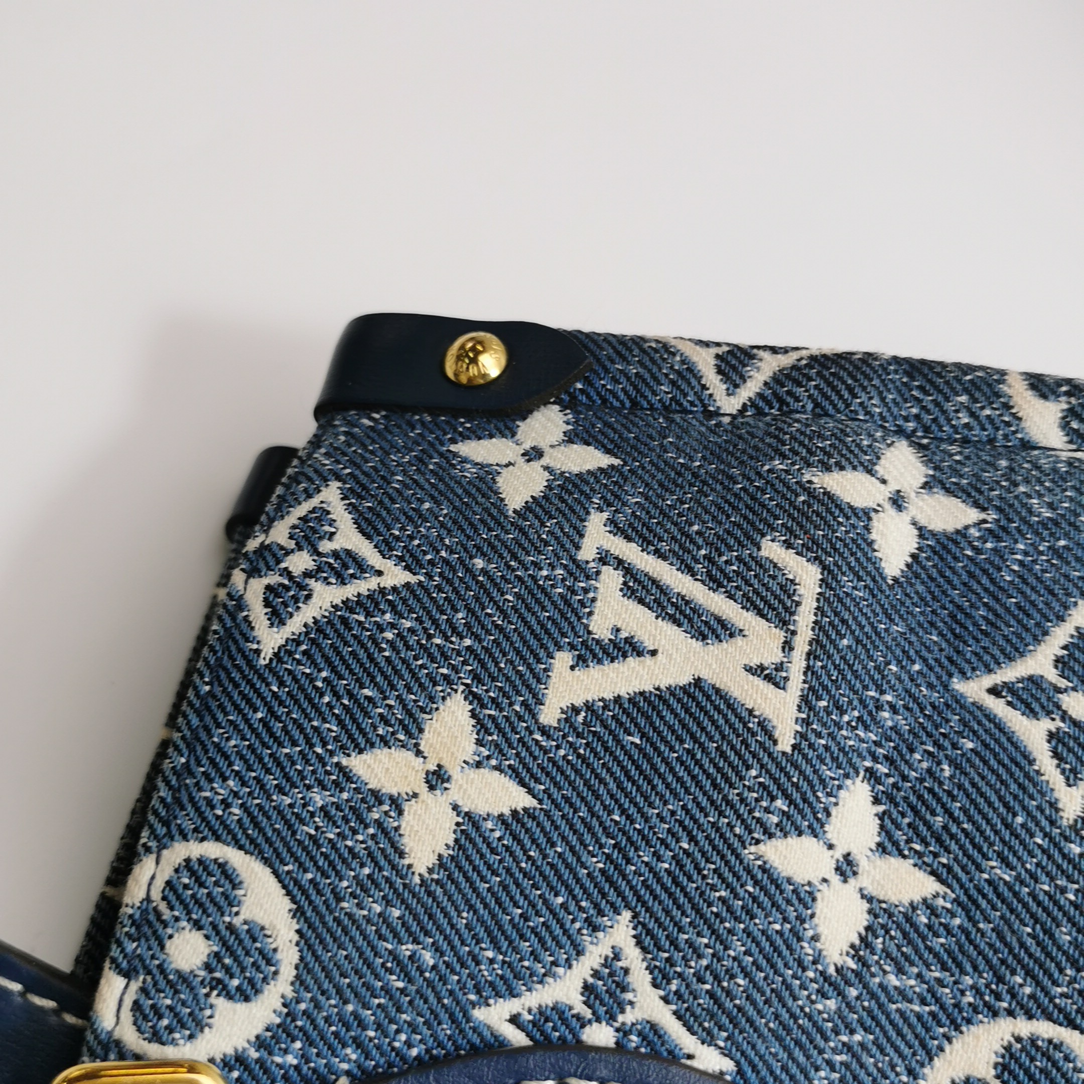 Louis Vuitton(LV) OnTheGo Tote Monogram Jacquard Denim MM — photo 13 of 16