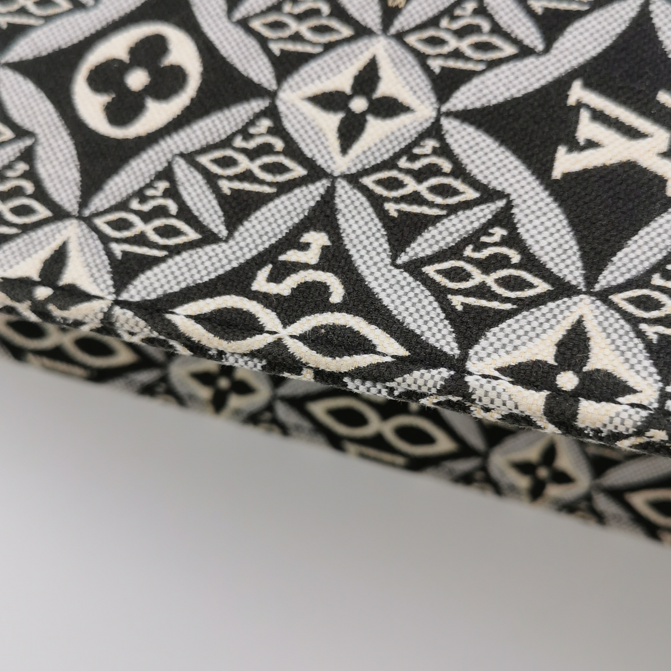 Louis Vuitton(LV) OnTheGo Tote Limited Edition Since 1854 Monogram Jacquard GM — photo 11 of 13