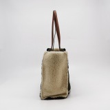 Louis Vuitton(LV) OnTheGo Tote Monogram Giant Teddy Fleece GM — thumbnail 4