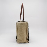 Louis Vuitton(LV) OnTheGo Tote Monogram Giant Teddy Fleece GM — thumbnail 5