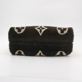 Louis Vuitton(LV) OnTheGo Tote Monogram Giant Teddy Fleece GM — thumbnail 6