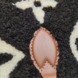Louis Vuitton(LV) OnTheGo Tote Monogram Giant Teddy Fleece GM — thumbnail 12