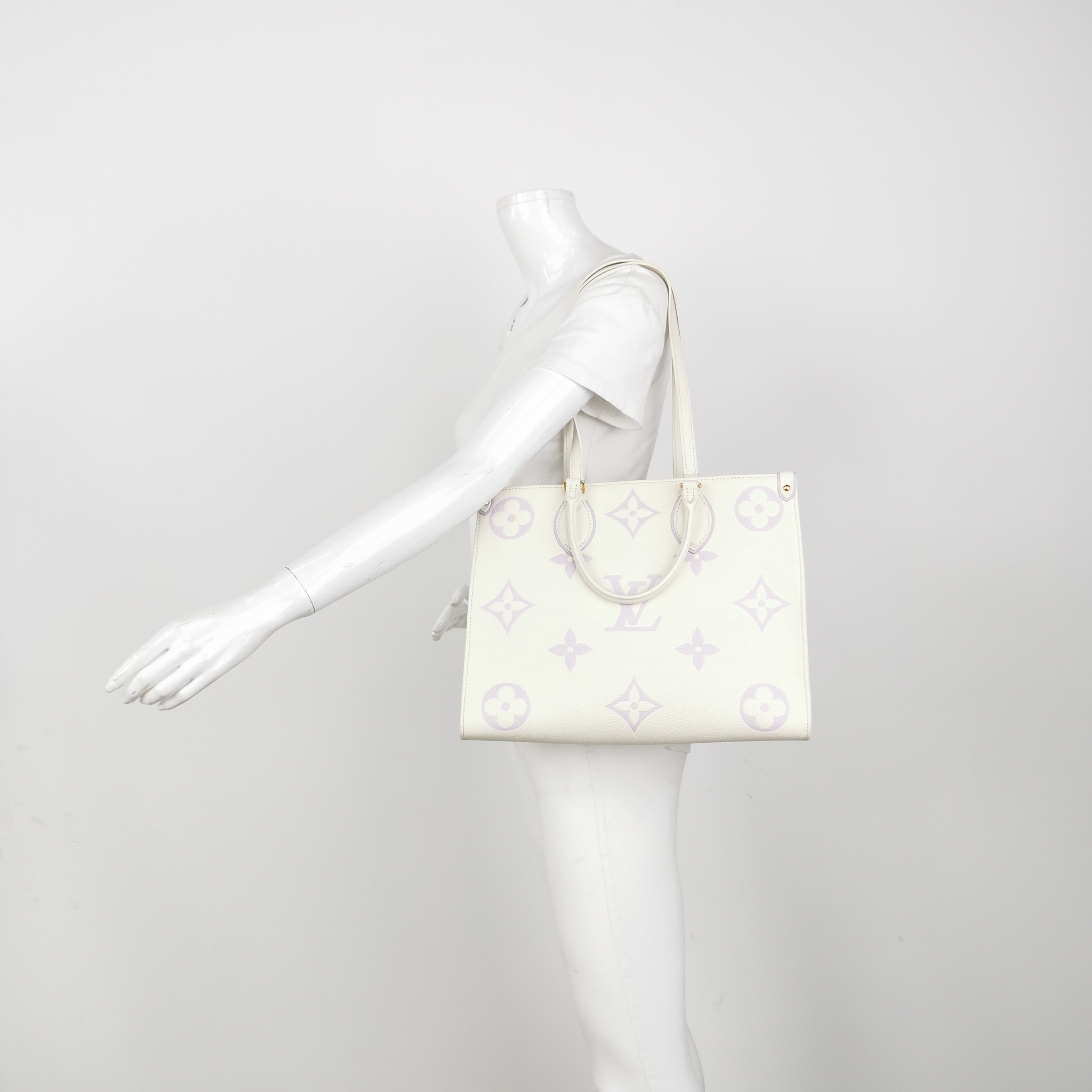 Louis Vuitton(LV) OnTheGo Tote Bicolor Monogram Empreinte Giant MM — alternate view