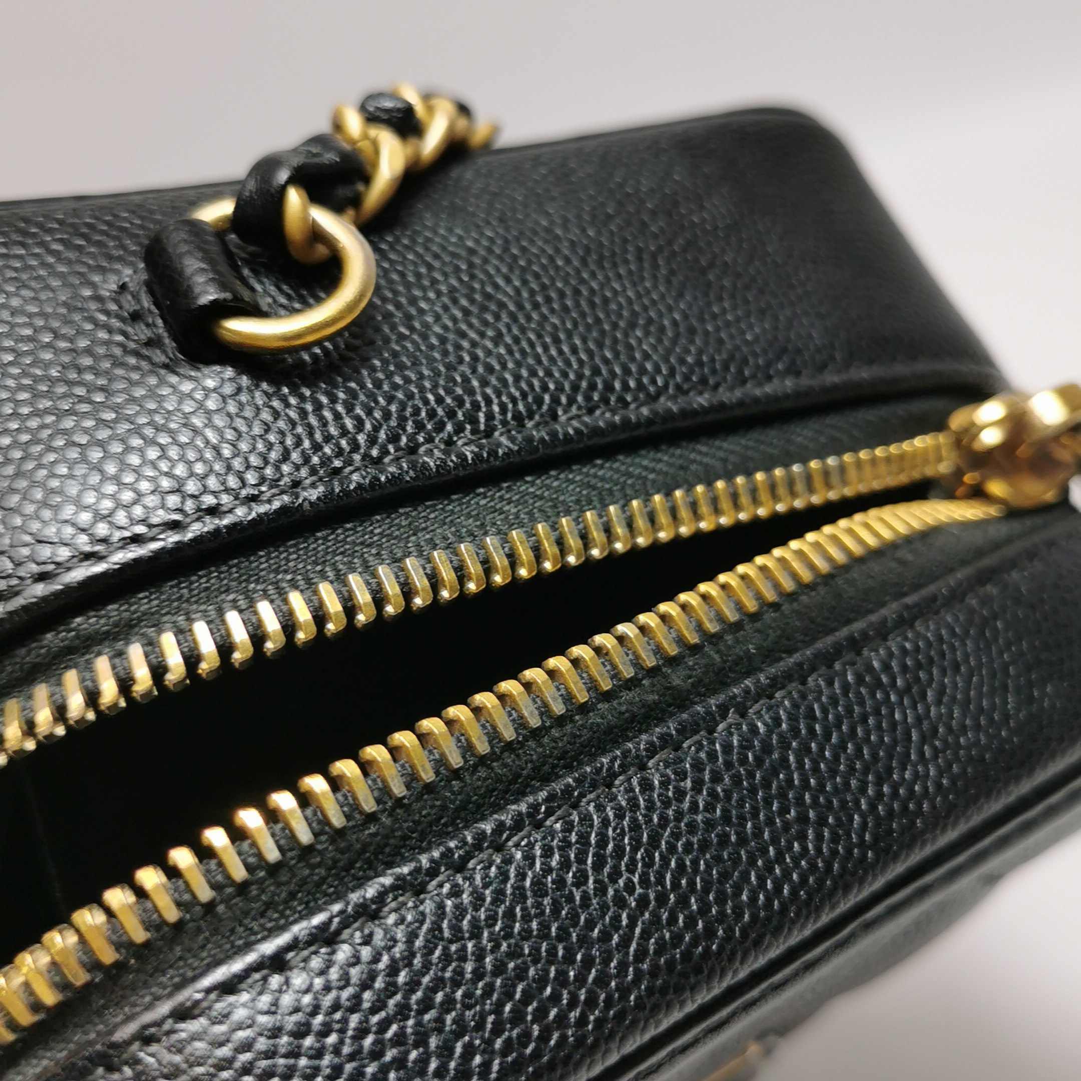 Chanel Filigree Vanity Case Quilted Caviar Small — photo 9 of 14