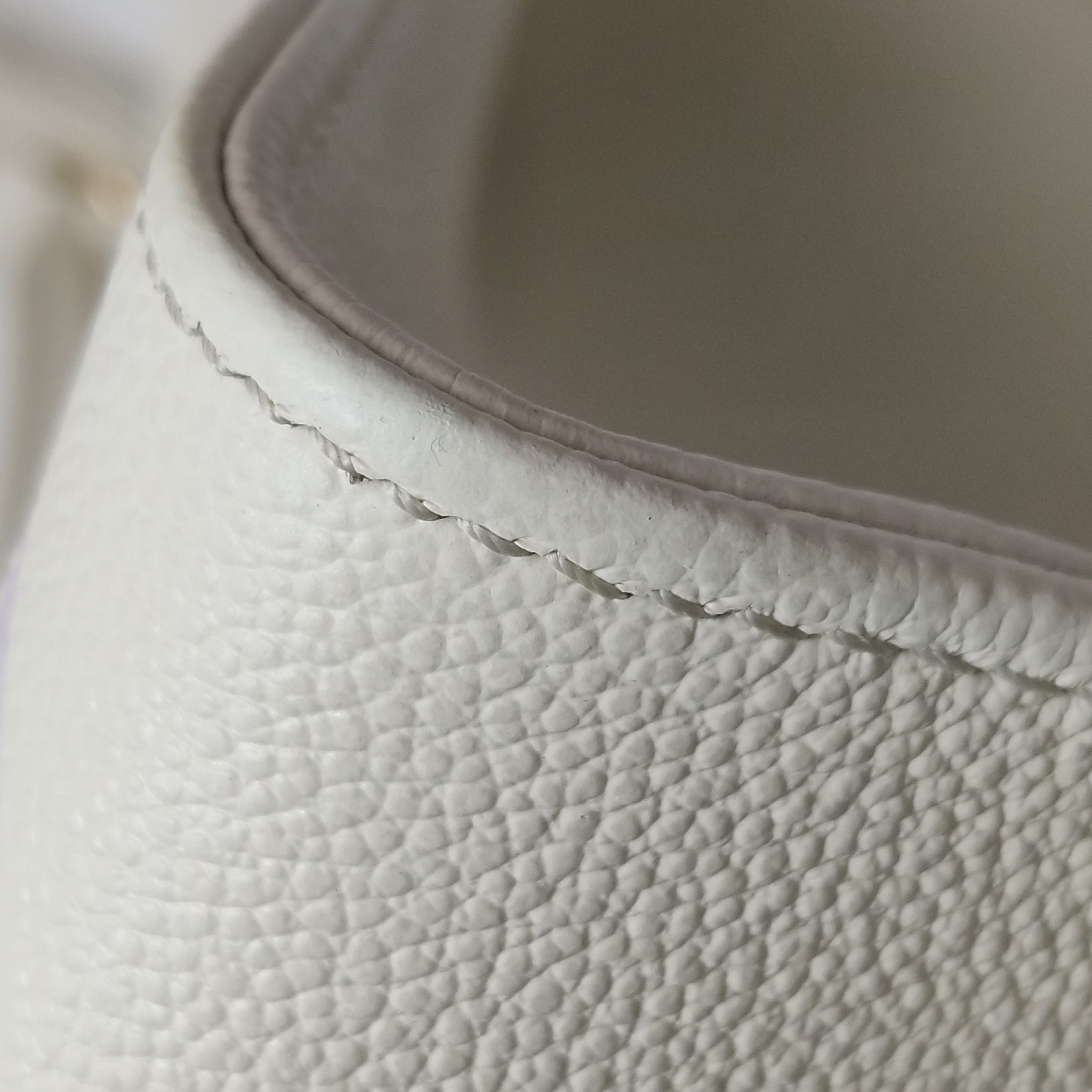 Louis Vuitton(LV) OnTheGo Tote Bicolor Monogram Empreinte Giant MM — photo 12 of 13